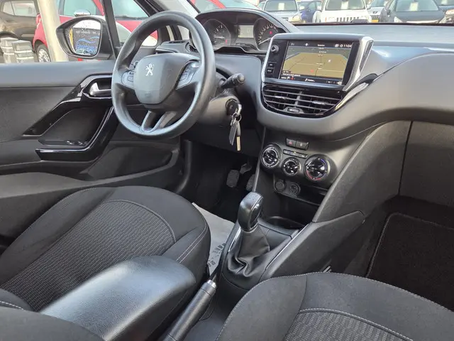 Peugeot 208 1.2 PureTech/NAVI/APPLE CARPLAY 2018 Benzine 24