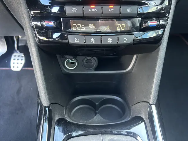 Peugeot 2008 1.2 PureTech GT-Line 2019 Benzine 15