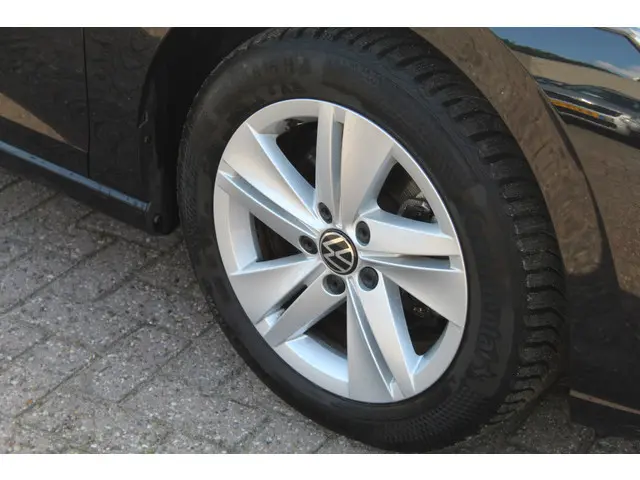 Volkswagen Golf Variant 1.0 TSI Life 2021 Benzine 24
