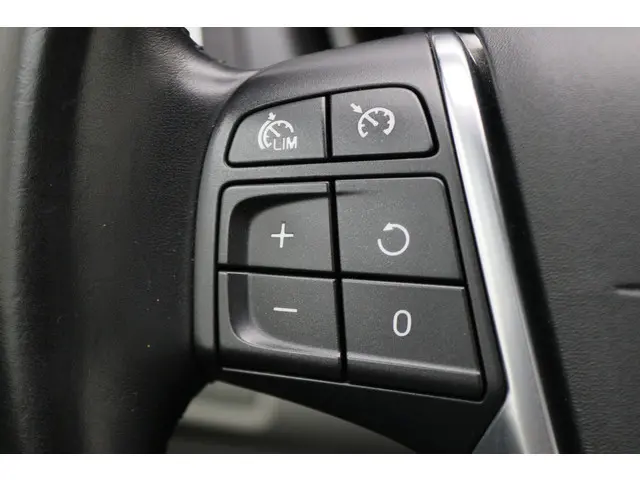Volvo V40 Cross Country 1.6 T4 Summum 2013 Benzine 32