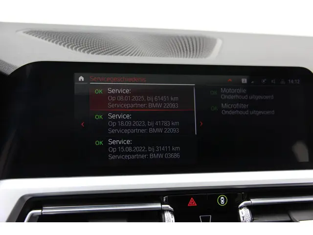 BMW 3 Serie 330i High Executive 2019 Benzine 18