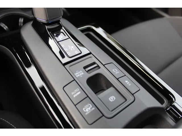 Toyota Prius 2.0 Plug-in Executive 2024 Hybride Benzine 31