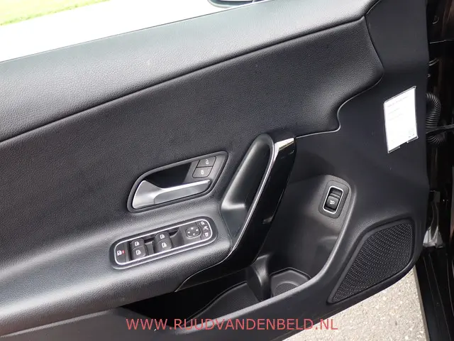 Mercedes-Benz CLA Shooting Brake 180 2020 Benzine 21