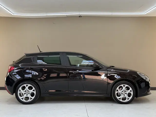 Alfa Romeo Giulietta 1.4 T Sprint, 150Pk, 2015, 2015 Benzine 9