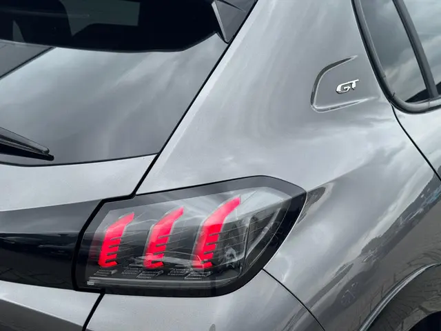 Peugeot 208 1.2 PureTech GT 2022 Benzine 26