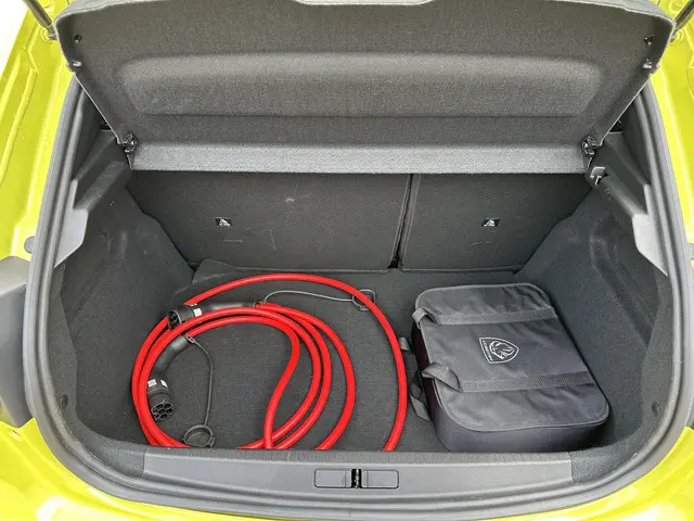 Peugeot e-208 EV GT 51 kWh 156 PK 2024 Elektrisch 33