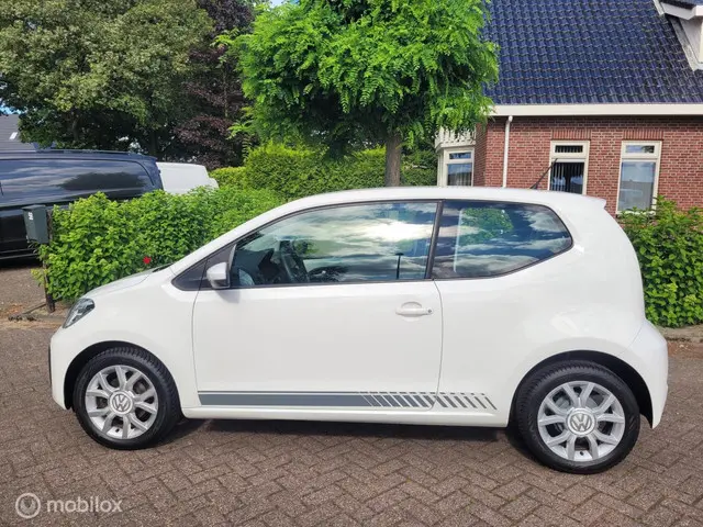 Volkswagen up! 1.0 BMT take up!,airco,lm 2017 Benzine 4