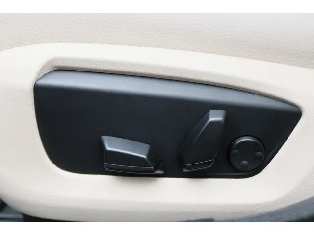 BMW 5 Serie Touring 535i Luxury Edition 2016 Benzine 13