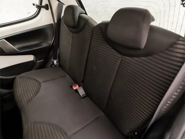 Peugeot 107 1.0 Active Sport 2014 Benzine 14