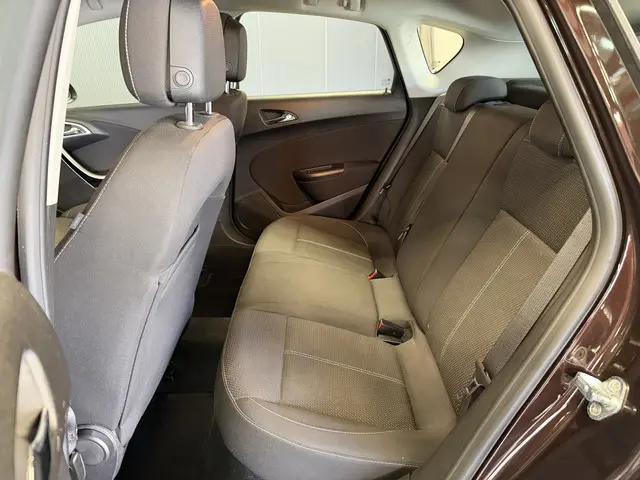 Opel Astra 1.4 Turbo Sport 2013 Benzine 8