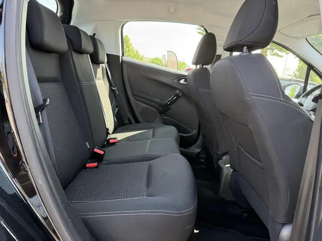 Peugeot 208 1.2 PureTech Allure 2016 Benzine 11