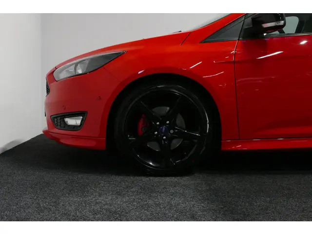 Ford Focus 1.5 Red Edition 2016 Benzine 26