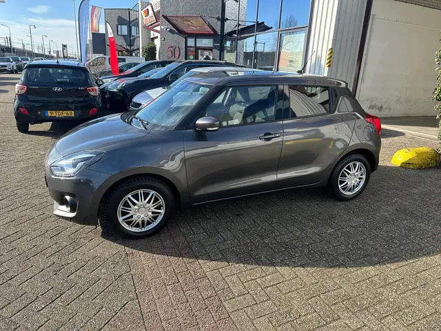 Suzuki Swift 1.0 Stijl , AUTOMAAT 2019 Benzine 5