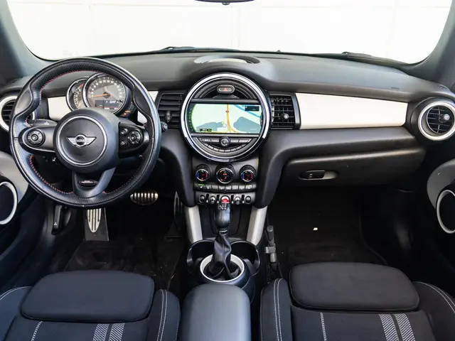 MINI Cooper Cabrio Aut. 2017 Benzine 9