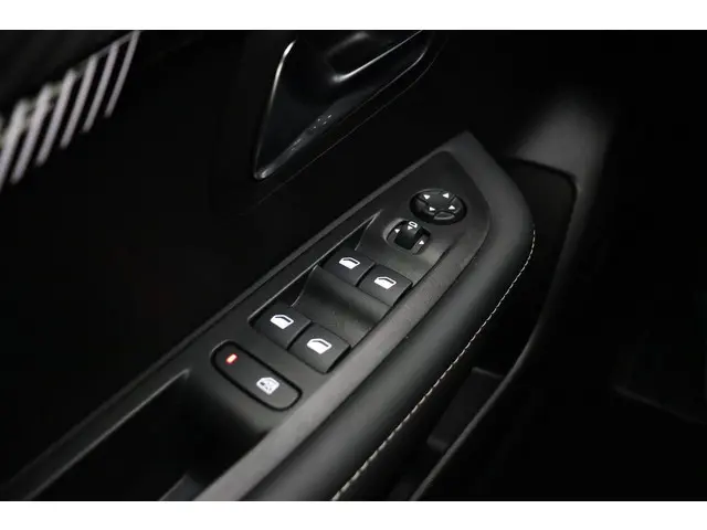 Peugeot 208 1.2 PureTech 100 Allure 2024 Benzine 17