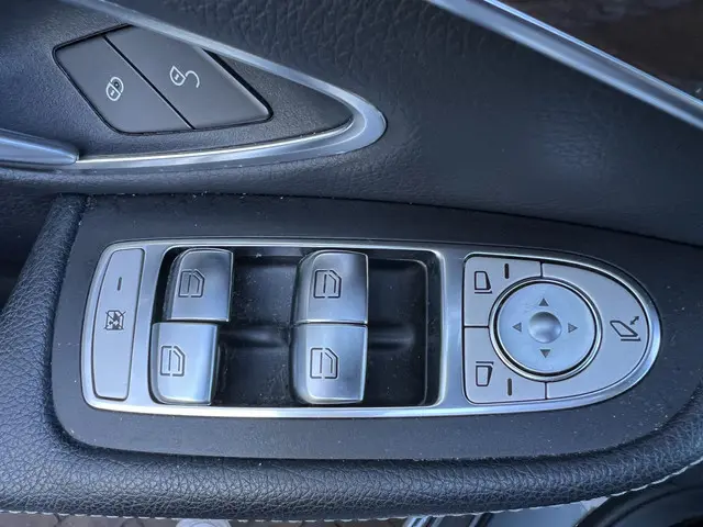 Mercedes-Benz C-Klasse 180 Premium Plus 2018 Benzine 19