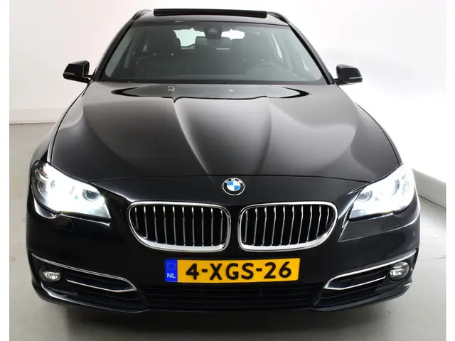 BMW 5 Serie Touring 520i Luxury Edition 2013 Benzine 32