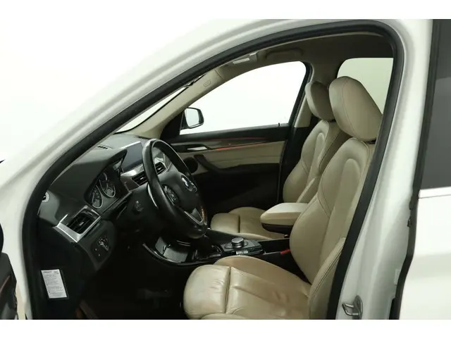 BMW X1 sDrive20i Centennial High Executive 2017 Benzine 22
