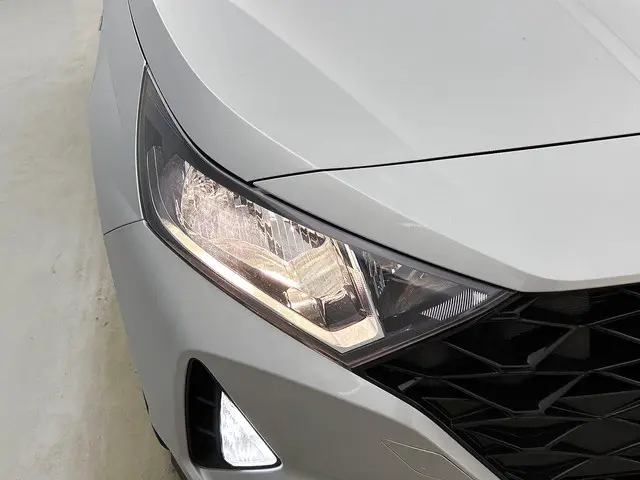 Hyundai i20 1.0 T-GDI 48V 120PK COMFORT 2023 Benzine 18