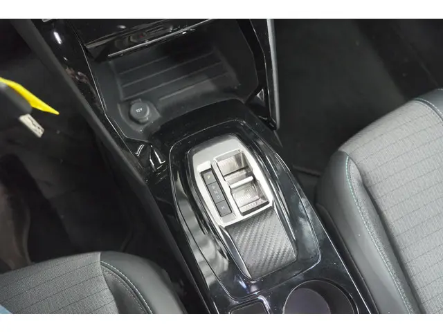 Peugeot 2008 PureTech 130 EAT8 Allure 2023 Benzine 49