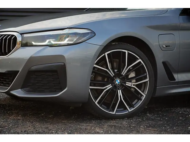BMW 5 Serie 530e High Executive 2022 Hybride Benzine 21