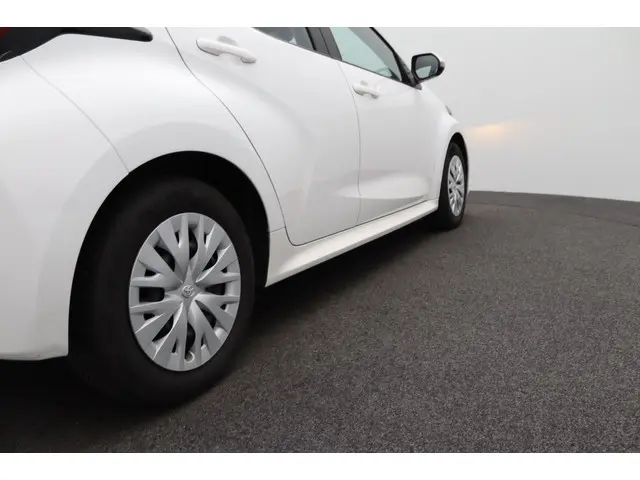 Toyota Yaris 1.5 Hybrid Active 2022 Hybride Benzine 35