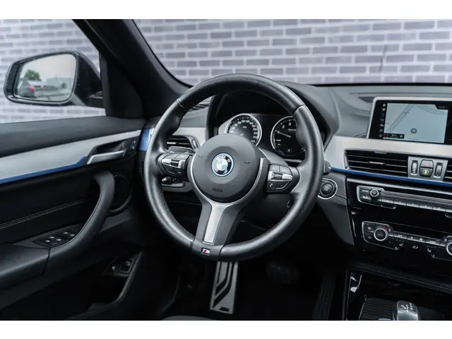 BMW X1 xDrive25e High Executive 2022 Hybride Benzine 26