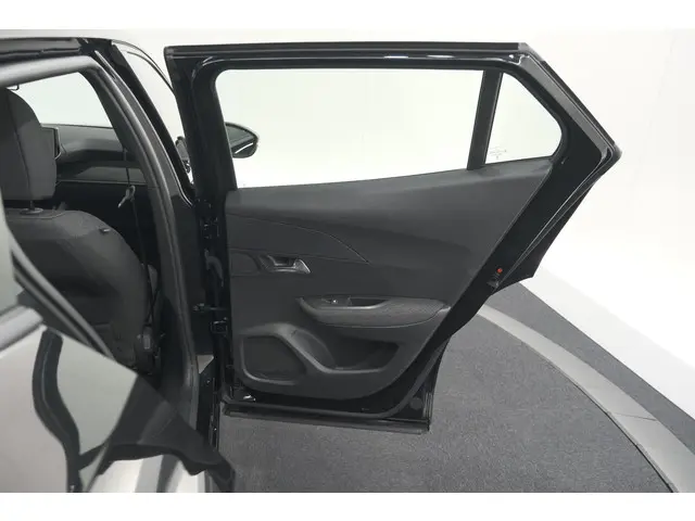 Peugeot 2008 1.2 Hybrid 136 Style 2025 Hybride Benzine 56