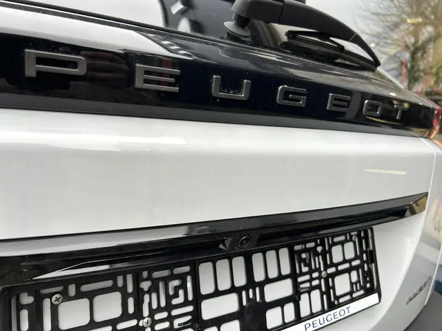 Peugeot 2008 1.2 Hybrid 145 PK GT 2025 Hybride Benzine 37