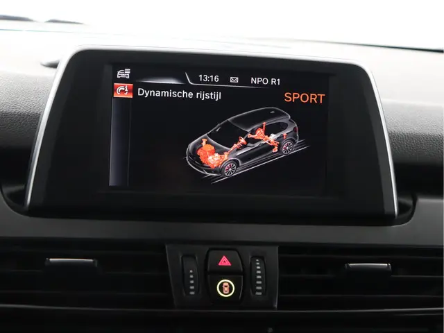 BMW 2 Serie Active Tourer 220i Essential 2015 Benzine 39