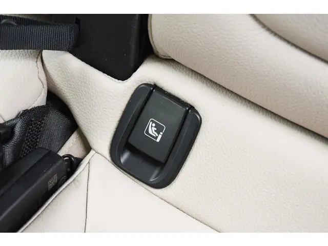 BMW X1 sDrive18i High Executive 2018 Benzine 23