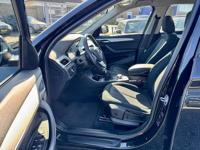 BMW X1 xDrive20i High Executive 2018 Benzine 12