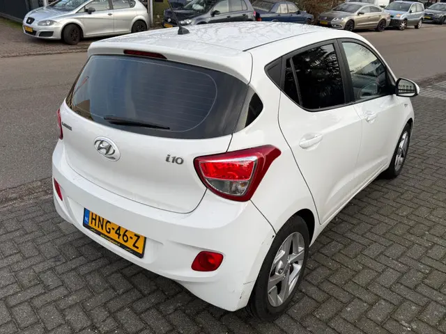 Hyundai i10 1.0i i-Motion 2015 Benzine 3
