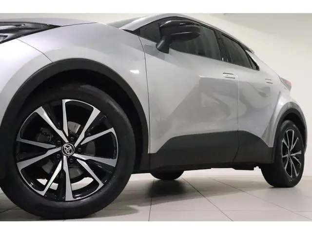 Toyota C-HR 1.8 Hybrid 140 Dynamic, 2024 Hybride Benzine 7