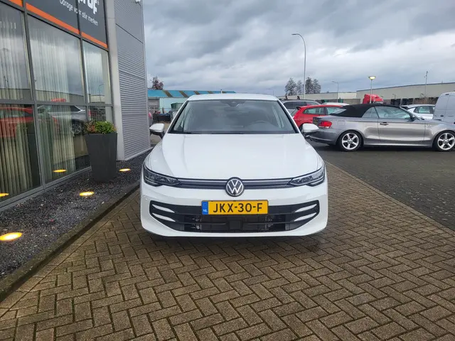 Volkswagen Golf 1.5 TSI Oranje Edition 2025 Benzine 3