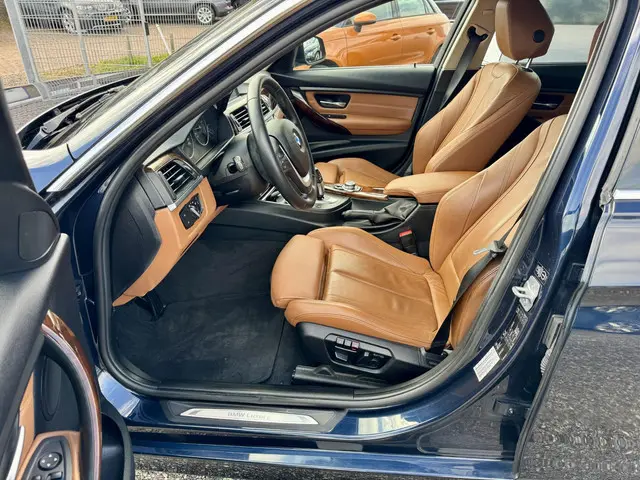 BMW 3 Serie 320i Upgrade Edition 2013 Benzine 14