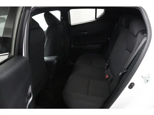 Toyota C-HR 1.8 Hybrid Style 2018 Hybride Benzine 18