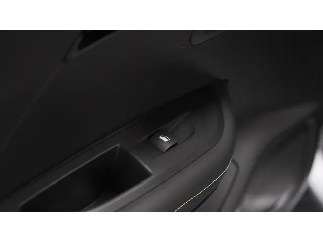 Peugeot 2008 PureTech 130 EAT8 GT 2024 Benzine 32