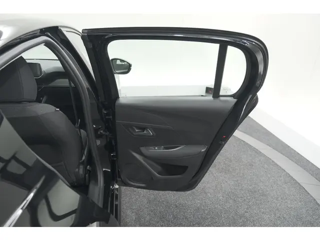 Peugeot 208 PureTech 100 EAT8 Active Pack 2023 Benzine 61