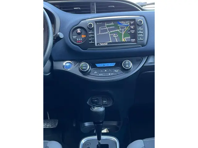 Toyota Yaris 1.5 Hybrid Bi-Tone 2017 Hybride Benzine 10