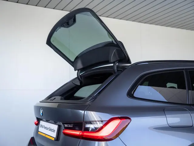 BMW 3 Serie Touring 330e 2021 Hybride Benzine 21