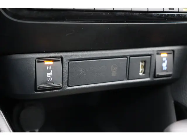 Toyota Yaris 1.5 Hybrid Executive 2021 Hybride Benzine 25