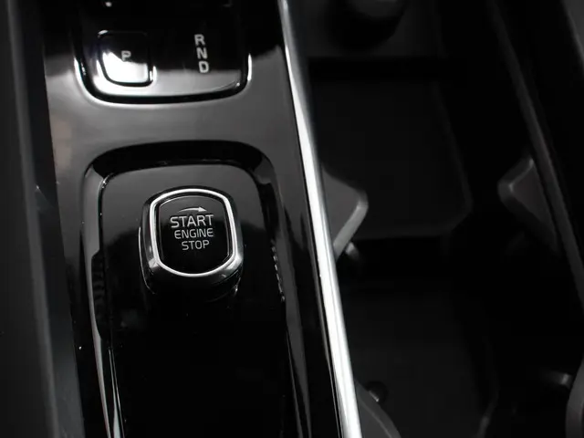 Volvo V60 2.0 B4 R-Design 2022 Benzine 18