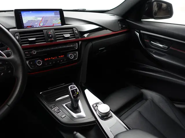 BMW 3 Serie F30 328i M Performance Aut- 2013 Benzine 11