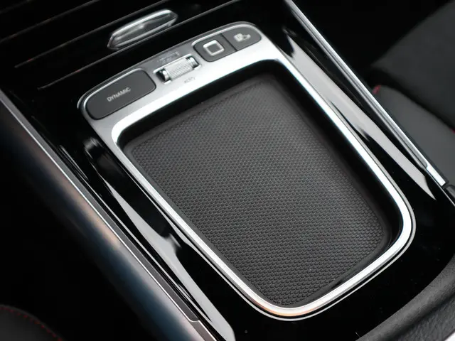 Mercedes-Benz B-Klasse 180 AMG Line 2025 Benzine 35