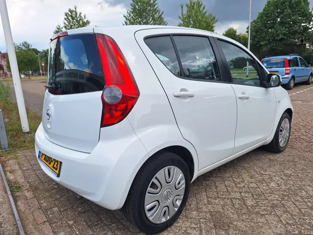 Opel Agila 1.0 Berlin 2014 Benzine 4