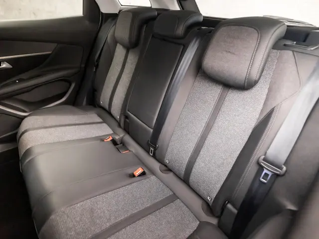 Peugeot 3008 1.2 PureTech Sport 2020 Benzine 15