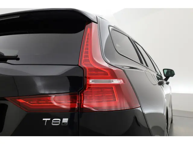 Volvo V60 T8 Recharge Ultra Dark 2025 Hybride Benzine 39