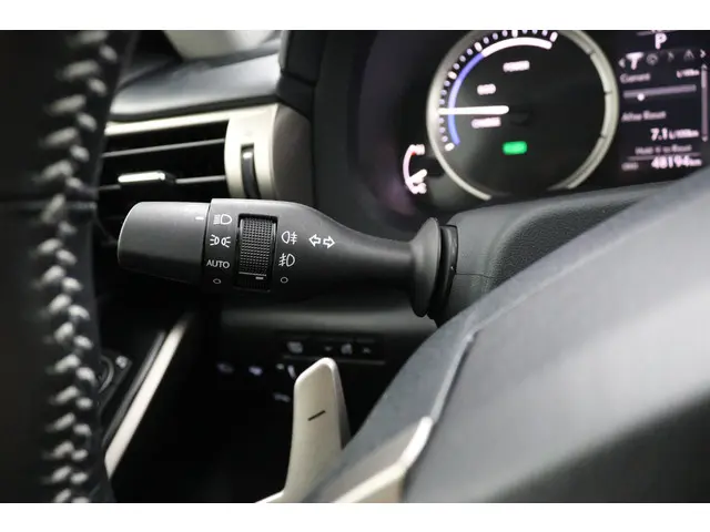 Lexus IS 300h 25th Edition 2013 Hybride Benzine 28