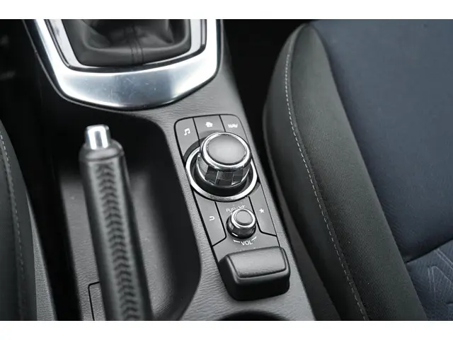 Mazda 2 Skyactiv-G 90 5MT TS+ 2015 Benzine 21